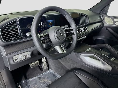 Used 2026 Mercedes-Benz GLS 450 4MATIC image 9
