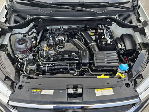 Used 2022 Volkswagen Taos SE FWD image 28