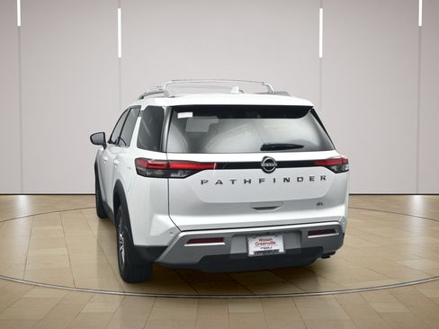 Certified 2025 Nissan Pathfinder SL FWD image 6