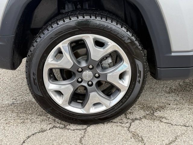 Used 2017 Jeep Compass Limited w/ Navigation Group AWD/4WD image 13