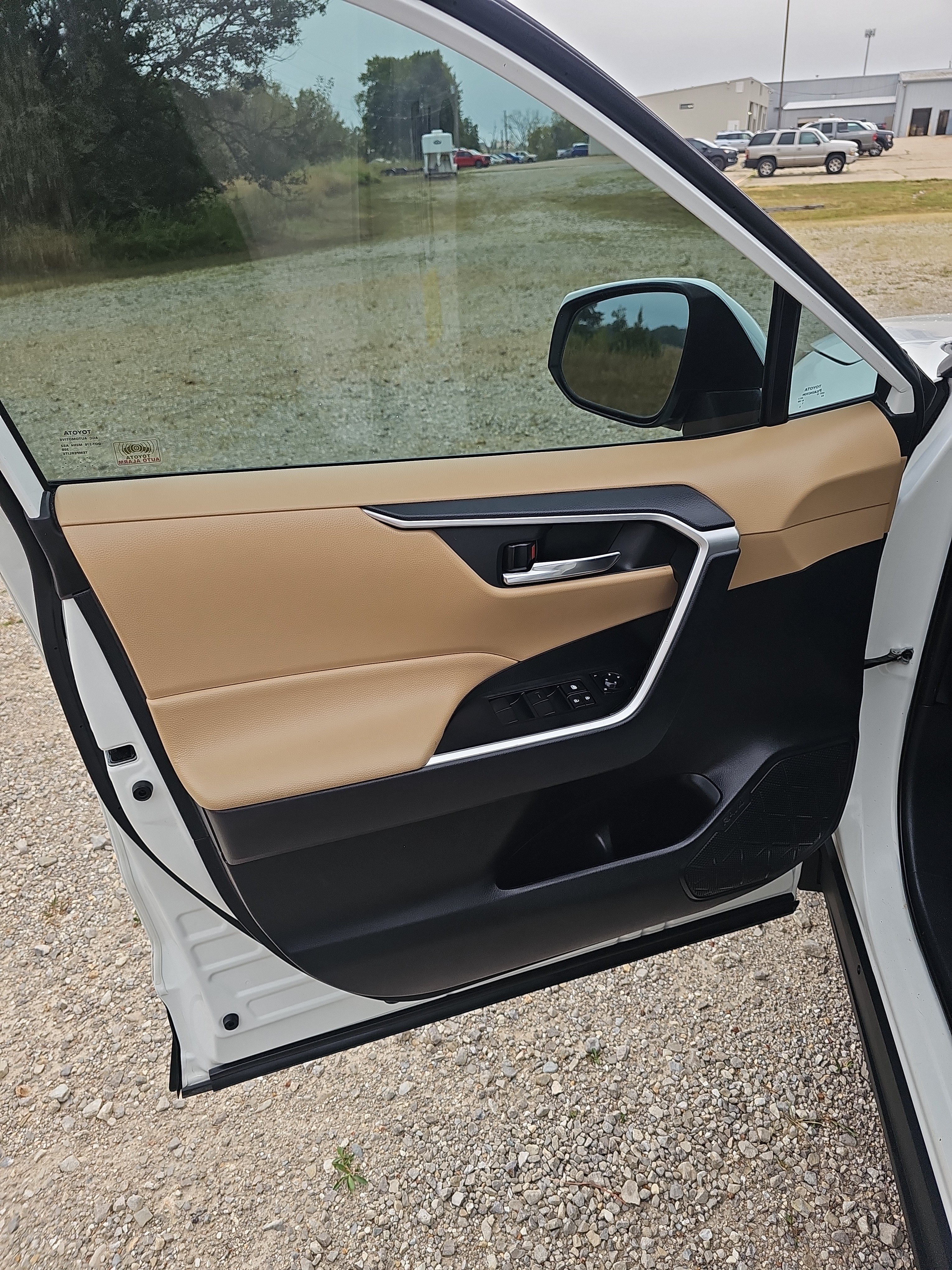 Used 2020 Toyota RAV4 XLE w/ Convenience Package FWD image 20