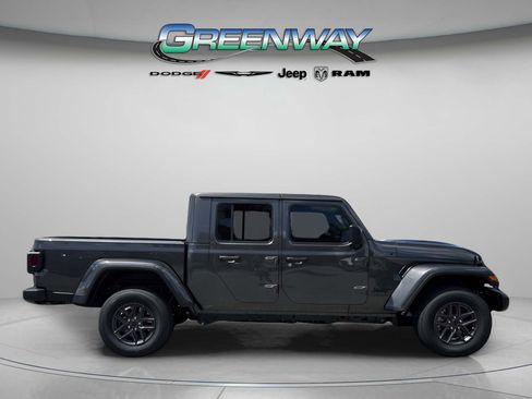 New 2025 Jeep Gladiator Sport image 5