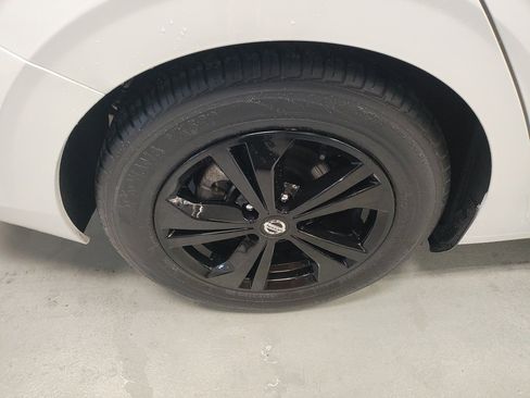 Used 2023 Nissan Sentra SV image 3