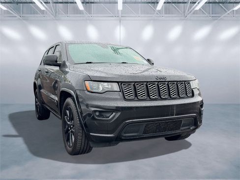 Used 2019 Jeep Grand Cherokee Altitude image 14