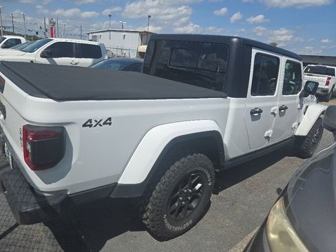 Used 2024 Jeep Gladiator Sport AWD/4WD image 5
