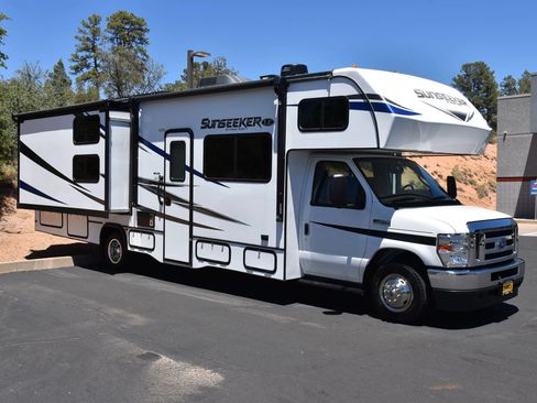 Used 2022 Ford E-450 and Econoline 450 Super Duty w/ Motorhome Prep Package RWD image 56
