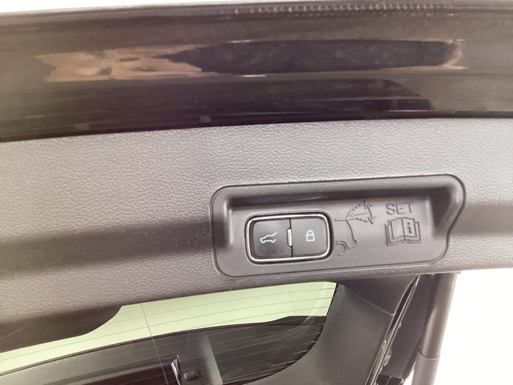 Used 2023 Ford Explorer XLT AWD/4WD image 15