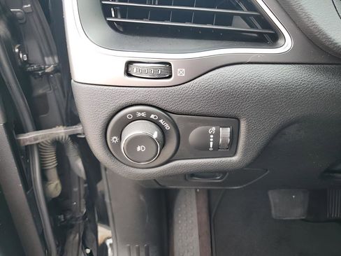 Used 2019 Jeep Cherokee Latitude w/ Popular Appearance Group image 31