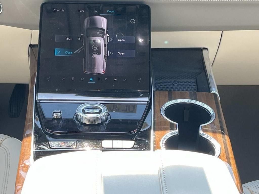 Certified 2026 Cadillac Escalade Platinum Sport AWD/4WD image 17