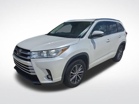 Used 2018 Toyota Highlander XLE FWD image 4