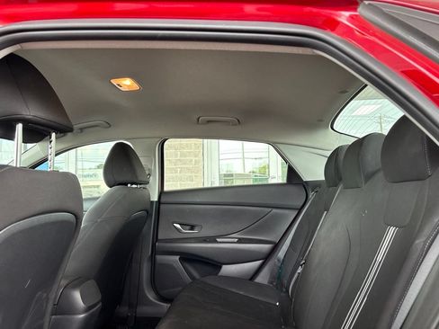 Used 2023 Hyundai Elantra SEL w/ Preferred Accessory Package FWD image 12