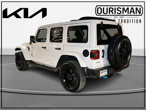Used 2022 Jeep Wrangler Unlimited Sahara w/ Cold Weather Group image 3