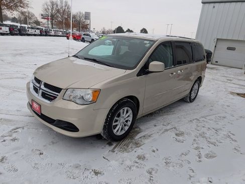 Used 2014 Dodge Grand Caravan SXT image 32