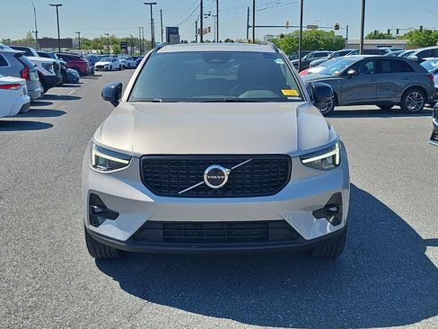 Used 2025 Volvo XC40 B5 Plus AWD/4WD image 17