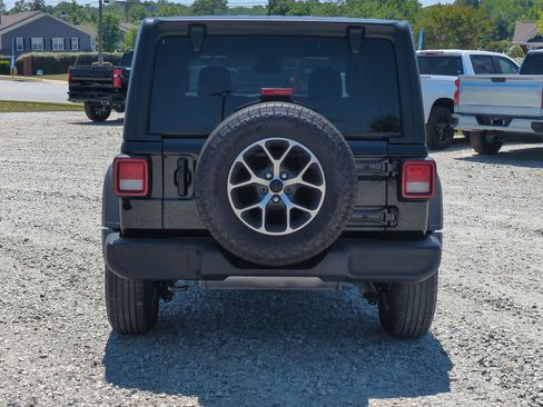 Used 2024 Jeep Wrangler Unlimited Sport AWD/4WD image 9