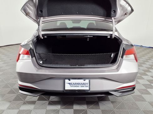 Certified 2023 Hyundai Elantra SE w/ Preferred Accessory Package FWD image 8