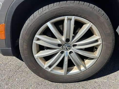 Used 2011 Volkswagen Tiguan S AWD/4WD image 16