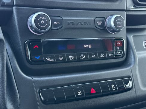 Used 2025 RAM ProMaster 2500 w/ Convenience Group image 19