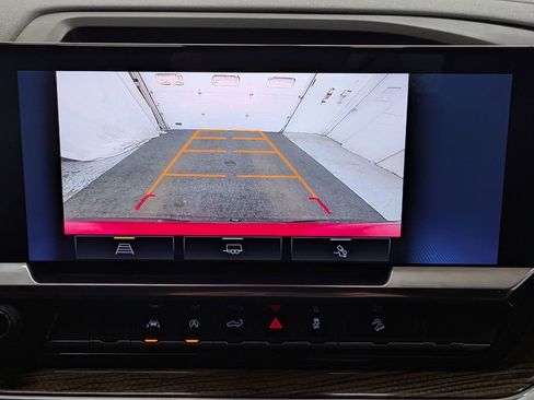 Used 2022 Chevrolet Silverado 1500 LT AWD/4WD image 11