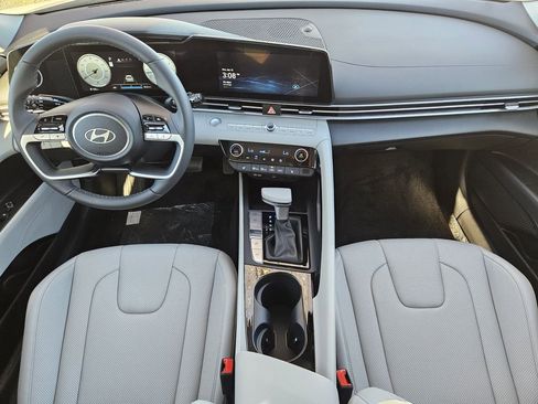 New 2025 Hyundai Elantra Limited FWD image 27