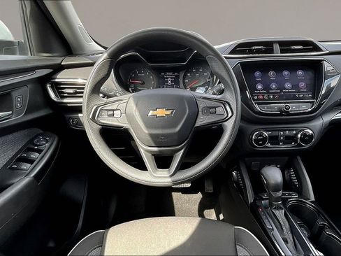 Used 2022 Chevrolet TrailBlazer LT w/ Convenience Package AWD/4WD image 8