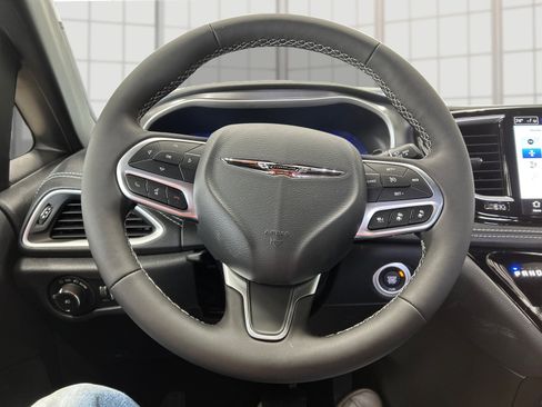 New 2026 Chrysler Pacifica Select image 16