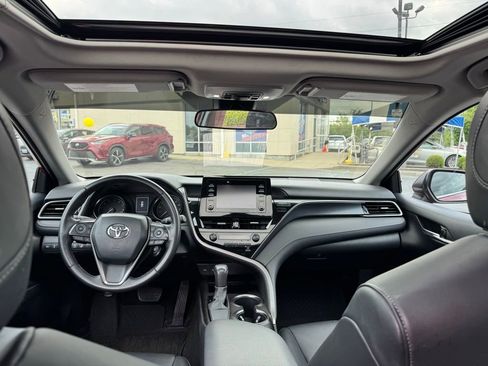 Used 2021 Toyota Camry SE w/ Cold Weather Package image 11