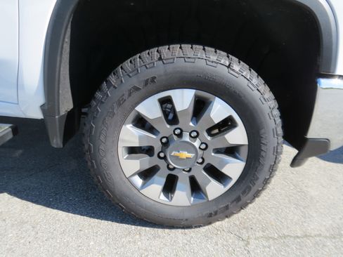 Used 2026 Chevrolet Silverado 2500 LT image 14