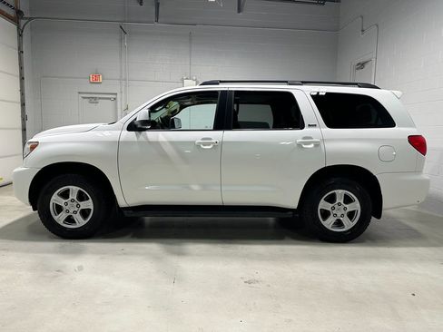 Used 2016 Toyota Sequoia SR5 image 18