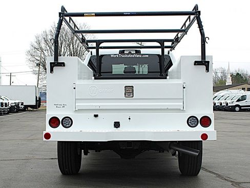 Used 2024 RAM 2500 Tradesman w/ Chrome Appearance Group image 9