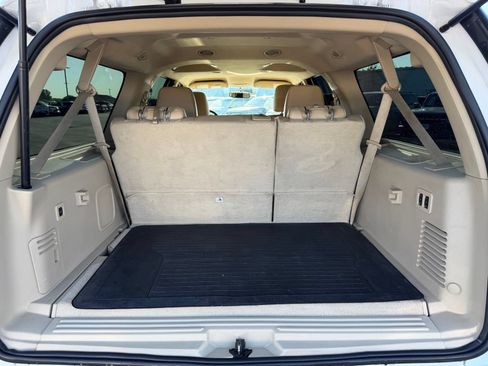 Used 2015 Ford Expedition EL XLT w/ Equipment Group 202A AWD/4WD image 9