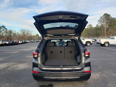 Used 2022 Chevrolet Equinox LT w/ Driver Convenience Package image 9