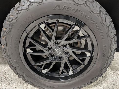 Used 2022 GMC Yukon SLT image 10