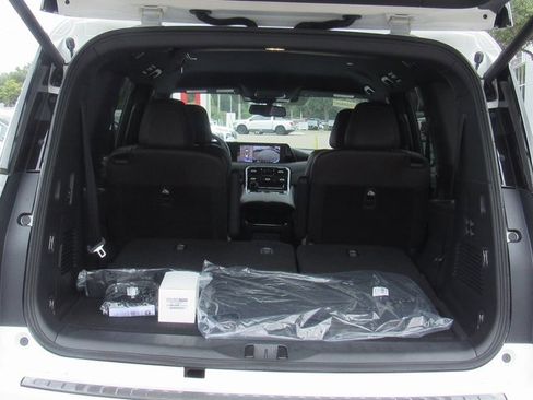 New 2026 Nissan Armada SL w/ Captain's Chari Seat Package image 5