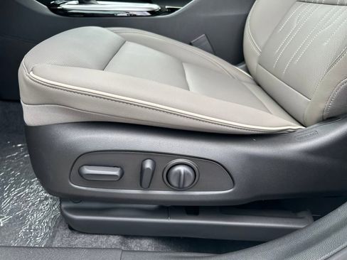 Used 2025 Buick Envista Avenir image 16