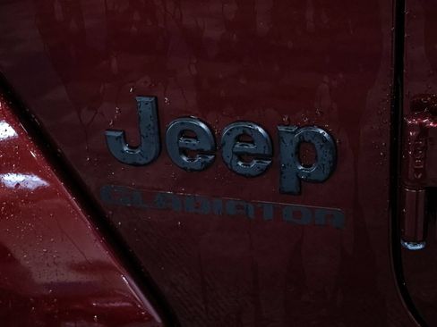 Used 2021 Jeep Gladiator Sport AWD/4WD image 17
