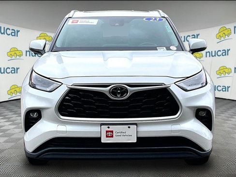 Used 2023 Toyota Highlander XLE AWD/4WD image 2