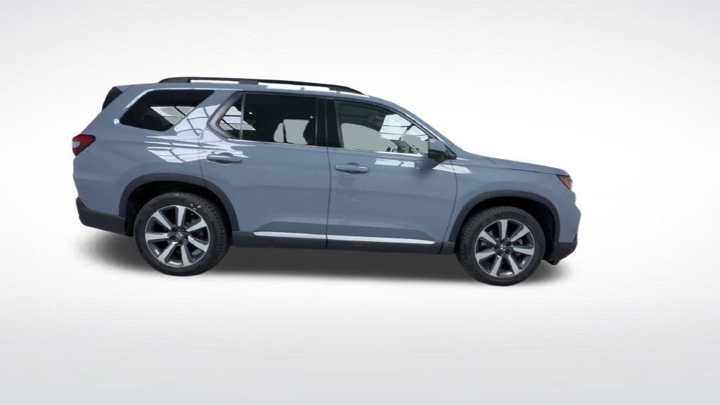 Used 2025 Honda Pilot Touring image 10