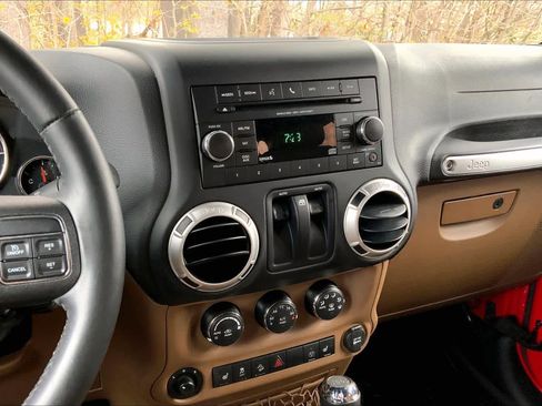 Used 2016 Jeep Wrangler Sahara w/ Connectivity Group AWD/4WD image 7