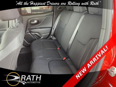 Used 2023 Jeep Renegade Latitude w/ Premium Group AWD/4WD image 18