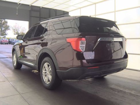 Used 2020 Ford Explorer XLT AWD/4WD image 2