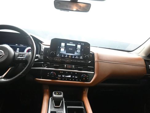 Used 2025 Nissan Pathfinder Platinum FWD image 20