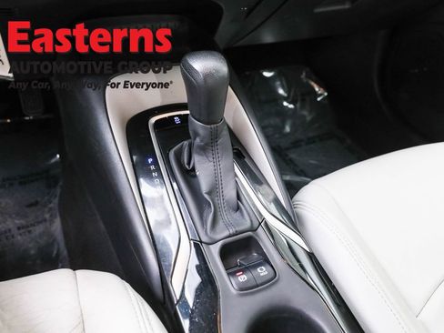 Used 2020 Toyota Corolla LE image 13