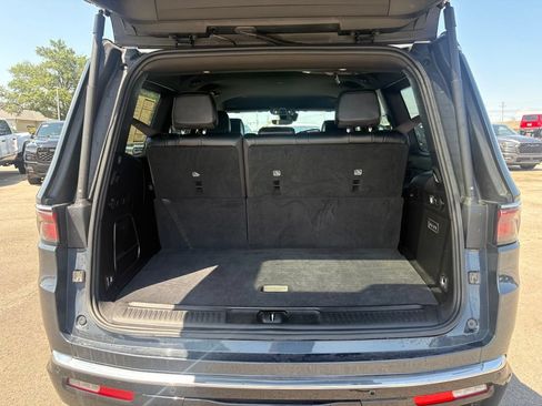 Used 2024 Jeep Wagoneer Series III AWD/4WD image 7