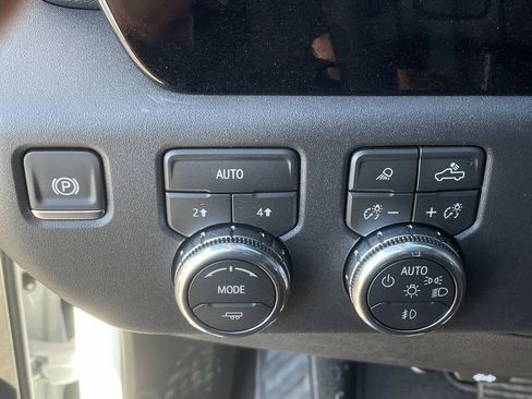 New 2026 GMC Sierra 1500 SLT AWD/4WD image 18