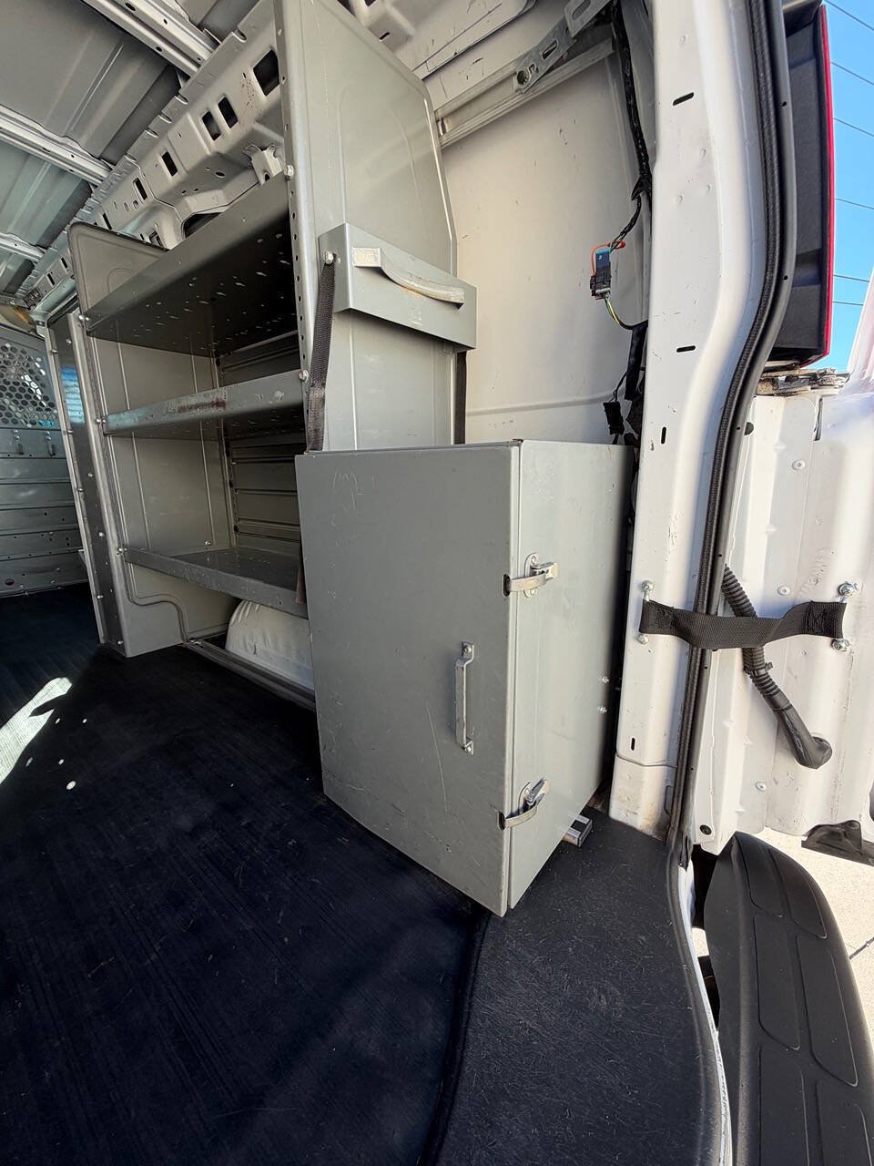 Used 2015 Chevrolet Express 2500 RWD image 47