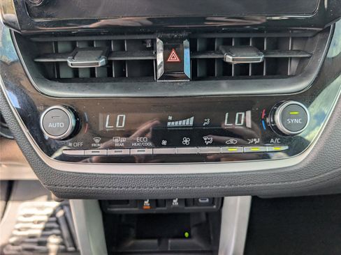 Used 2024 Toyota Corolla Cross XLE w/ Convenience Package image 17