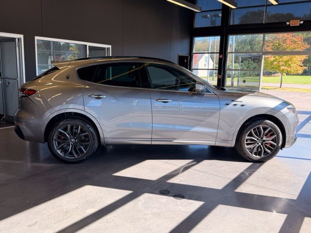 Used 2022 Maserati Levante Modena AWD/4WD image 6