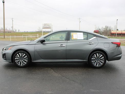 Used 2024 Nissan Altima 2.5 SV FWD image 6