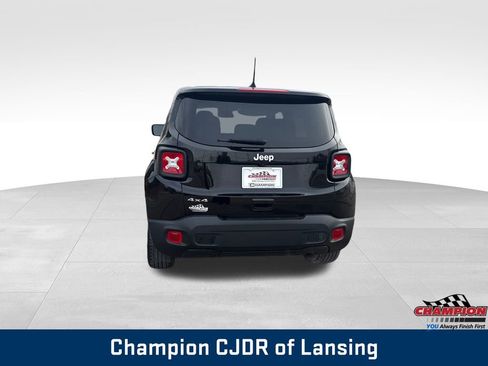 Used 2023 Jeep Renegade Latitude image 4